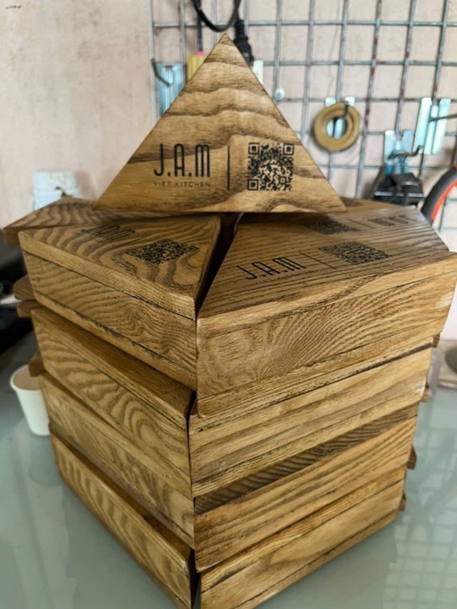 Cắt laser mica chữ nổi