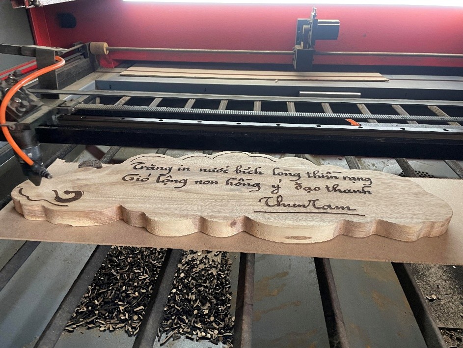 Khắc laser trên gỗ